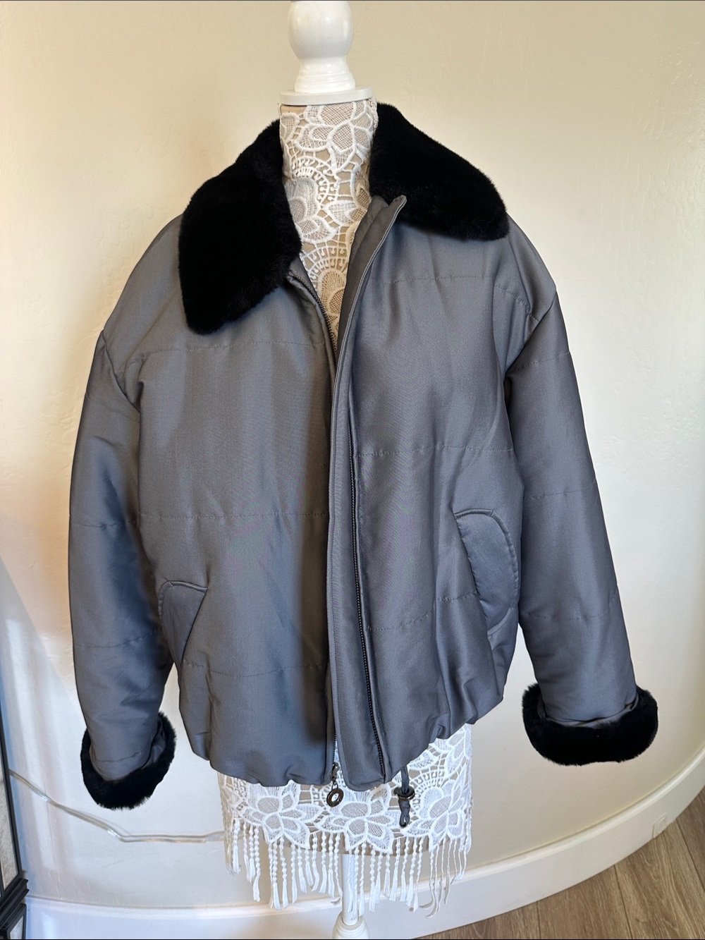 Jones New York puffer jacket with black fur trim size L